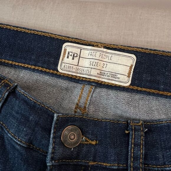 🔥🔥5 for $25🔥🔥Free People Blue Ripped Knee Cropped Dark Wash Skinny Jeans Size 27 - Picture 8 of 12